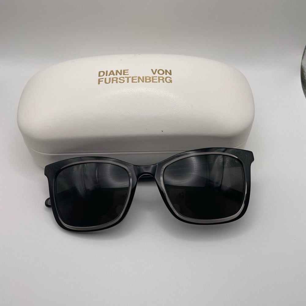 Diane Von Furstenberg Kathryn Sunglasses DVF682S